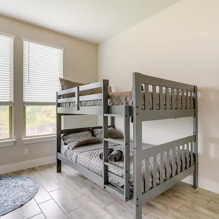 Spacious San Antonio Home 4 Mi To Seaworld!